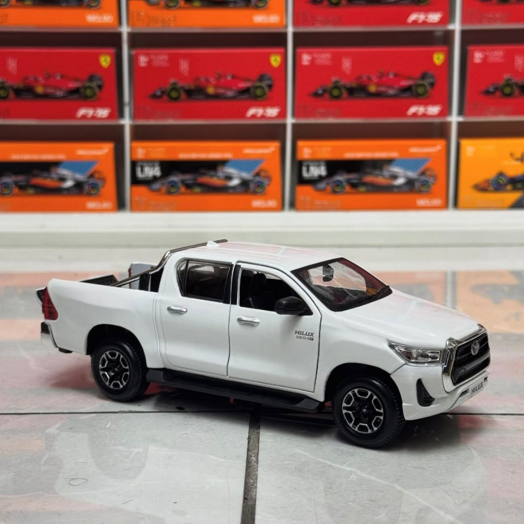 Toyota Hilux – Miniatura Colecionável Premium - Imagem 2