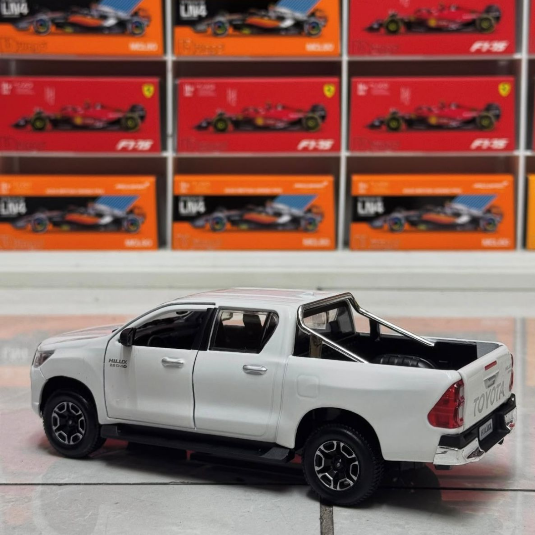 Toyota Hilux – Miniatura Colecionável Premium - Imagem 3